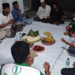 Relawan Banjarsari Bersatu saat tasyakuran usai nyatakan dukungan terhadap Paslon QA. (foto: ist)