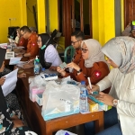 Layanan kesehatan gratis yang digelar KADIN dan HIPMI Tuban dengan PT SBI untuk warga desa
