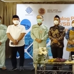 Dari kanan: Direktur PT Smelting Irjuniawan Rdjamin, Menaker Ida Fauziah, Bupati Gresik Fandi Ahmad Yani, Presidir PT Smelting Hideya Sato, Ketua DPRD Gresik Abdul Qodir. foto: SYUHUD/ BANGSAONLINE