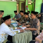 Ikrar wakaf massal yang digelar Kantah Kabupaten Pasuruan Gelar di KUA Rejoso.
