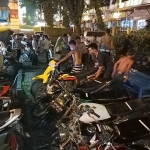 Motor-motor protolan yang terjaring saat razia balap liar di Jalan R.A. Kartini, Kecamatan Pandaan, Kabupaten Pasuruan. foto: ANDY FACHRUDIN/ BANGSAONLINE