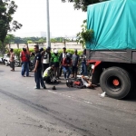 Kondisi kecelakaan di kawasan Lingkar Timur, Buduran Sidoarjo sebelum dievakuasi petugas. 