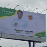 Billboard Ketua Umum Golkar dan Menko Bidang Perekonomian RI Airlangga Hartarto bersanding dengan dengan foto Gubernur Jawa Timur Khofifah Indar Parawansa di salah satu jalan di Jawa Timur. Foto: selalu.id