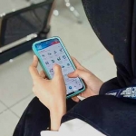 Juwitasari, seorang mahasiswi dari salah satu Perguruan Tinggi Ponorogo memanfaatkan berbagai layanan di aplikasi Mobile JKN. (Ist)