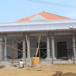 Pembangunan gedung Guest House di sebelah barat Pendopo Kabupaten Pasuruan hampir rampung.