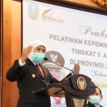 Gubernur Jawa Timur Khofifah Indar Parawansa saat memberikan pengarahan pada Pembukaan Pelatihan Kepemimpinan Nasional Tingkat II Angkatan II Tahun 2021 di Gedung Negara Grahadi, Senin (22/2). Foto: ist