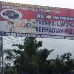 Papan reklame Makan Berhadiah Mobil di Lamongan.