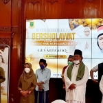 H. Ahmad Muwafiq tampil di Mojokerto. Ulama kharismatik ini hadir dalam Kota Mojokerto Bersholawat.