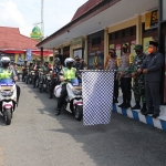 Wabup Ngawi Ony Anwar saat memberangkatkan petugas gabungan untuk patroli dan sosialisasi dari Inpres no 6 Tahun 2020.