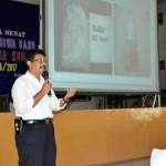 Kabag Ops Narkoba Polres Kudus Ipda Imam Sukirno saat menyampaikan materi. foto:UMK untuk BANGSAONLINE