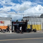 Bangunan terdampak proyek Tol Kediri-Tulungagung yang sudah dibongkar oleh pemiliknya di Kelurahan Semampir. Foto: MUJI HARJITA/ BANGSAONLINE