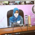 Ketua TP PKK Kota Kediri Ferry Silviana Abdullah Abu Bakar, saat membuka Sekolah bagi Perempuan Bekal Tantangan Hidup di Masa Depan Nanti (Selimut Hati). foto: ist.