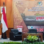 Ketua DPRD Kabupaten Kediri Dodi Purwanto saat memberi sambutan di acara diskusi bersama jurnalis. foto: ist.