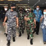 Suasana ketika peninjauan kesiapan penanganan Jemaah Umroh di Bandar Udara Internasional Juanda.