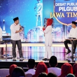 Emil Elistiato Dardak saat debat dengan  Puti Guntur Soekarno dalam debat Pilgub Jatim, Selasa (10/4/2018). Foto: bangsaonline.com