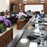 Suasana hearing antara rekanan dengan Komisi C dan DPU BMSDA Jember.