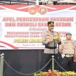 Kapolres Mojokerto Kota, AKBP Daniel S. Marunduri saat apel pemberangkatan personel pengamanan Pemilu 2024 (dok. ist)