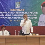 Ketua DPC Bangkalan, Syafiuddin (dua dari kanan) saat menyampaikan materinya di hadapan Milenial dan Gen Z. (Ist)