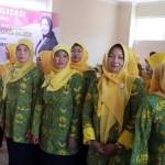 Perempuan Golkar Gresik ketika mengikuti sosialisasi 4 pilar kebangsaan. foto: SYUHUD/ BANGSAONLINE