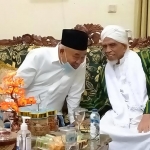 Prof. Dr. KH. Asep Saifuddin Chalim, M.A. (kiri) bersama Tuan Guru H. Turmudzi Badaruddin, Rais Syuriah PWNU Nusa Tenggara Barat (NTB) yang juga pengasuh Pondok Pesantren Qomarul Huda NTB. foto: mma/ bangsaonline.com