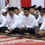 Pakde Karwo saat bersama Pangdam V Brawijaya, Kapolda Jatim, Ketua DPRD Jatim, Forkopimda serta Toga dan Tomas dalam acara Buka Bersama (Bukber) di Gedung Negara Grahadi Surabaya, Jumat (18/5) sore.