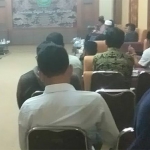 Forum LSM Pamekasan saat audiensi di pendopo Ronggosukowati Pamekasan.