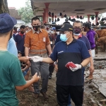 Wali Kota Blitar Santoso memimpin sidak di Pasar Hewan Dimoro Kota Blitar, Jumat (15/1/2021). (foto: ist)