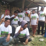 Anggota RGS Indonesia Krian Sidoarjo foto bersama usai mancing bareng.