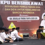 KH. Douglas Thoha Yahya atau yang akrab disapa Gus Lik saat menyampaikan tausiyah. Foto: Ist