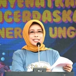 Ketua TP PKK Kota Pasuruan, Fatma Saifullah Yusuf, saat memberi sambutan.