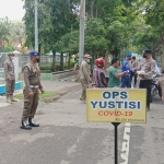 Polres Probolinggo menggelar operasi protokol kesehatan (prokes) dan yustisi yang dilakukan di tiap kecamatan dan desa secara serentak.