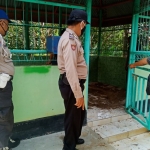 Polisi melakukan olah TKP di lokasi kejadian.