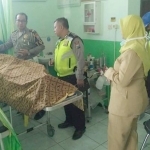 Korban mengalami luka berat (LB) dan akhirnya meninggal dunia dalam perawatan di Puskesmas Ponco, Kecamatan Parengan.