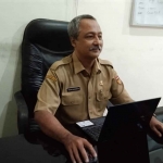 Kepala Disdukcapil Kabupaten Ngawi, Noor Hasan saat memberikan keterangan tentang penggunaan IKD sebagai pengganti E-KTP di ruang kerjanya, Rabu (15/2/2023)