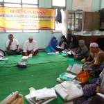 Dinas Peternakan dan Ketahanan Pangan Pasuruan menggandeng MUI setempat untuk memberikan arahan bagaimana cara memotong hewan yang sesuai syariat.