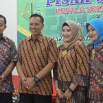 Kajari Kabupaten Pasuran foto bareng Kasi Intel.