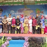 Wali Kota Malang Drs H Sutiaji bersama pimpinan Forkompinda Malang foto bareng usai pimpim upacara HUT Kota Malang ke-105 di Stadion Gajayana Malang, Senin (1/4). Foto: IWAN IRAWAN/BANGSAONLINE