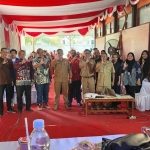 Foto bersama saat acara kajian sejarah Museum Anjuk Ladang yang digelar Disporabudpar Nganjuk. Foto: Bambang Dwi Julianto