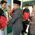 Wakil Bupati Tuban, Riyadi, saat melepas keberangkatan kontingen Porseni Jatim.