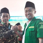 Ketua GP Ansor Kota Surabaya melakukan salam komando dengan Kasat Korcab Banser Kota Surabaya, HM. Haries. foto: dok