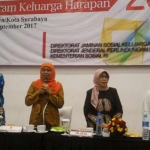 Menteri Sosial RI, Khofifah Indar Parawansa menghadiri kegiatan bimbingan pemantapan bagi operator PKH di Surabaya. foto: DIDI ROSADI/ BANGSAONLINE