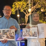 Tim kuasa hukum Dewi Sulis Herawati, pelapor kasus dugaan penipuan kasur PT Dinasty Indomegah saat menunjukkan bukti-bukti.