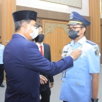 Kakanwil Kemenkumham Jatim Zaeroji melantik dan mengambil sumpah tiga pejabat fungsional serta seorang anggota PAW MPDN Surabaya, Kamis (28/7/2022). 
