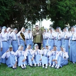 Bupati Kediri Hanindhito Himawan Pramana saat bersama para siswa, beberapa waktu lalu. Foto: Ist. 