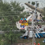 PLN Unit Induk Distribusi (UID) Jawa Timur menggelar kegiatan pemeliharaan tanpa padam bertajuk Maraton (Maksimalkan Pemeliharaan JTM dengan Borderless Antar Unit) di Tuban Foto: Humas PLN UID Jatim