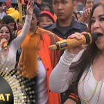 Anisa Bahar saat tampil di panggung. Foto: youtube