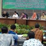 GALI MASALAH: Suasana FGD Identifikasi Potensi Kerjasama di Wilayah Perbatasan Kabupaten Sidoarjo, di Aula Delta Graha Kantor Pemkab, Selasa (23/8). foto: MUSTAIN/ BANGSAONLINE