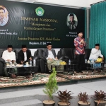 Wakil Gubernur Jawa Timur, Emil Elestianto Dardak saat menjadi narasumber Seminar Nasional bertema Manajemen dan Pemberdayaan Pesantren di Institut KH. Abd. Chalim Jl. Tirtowening km 17, Desa Bendunganjati, Kecamatan Pacet, Kabupaten Mojokerto. 