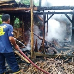 Kondisi kandang kambing yang sebagian hangus dilalap si jago merah.