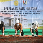 Peletakan Batu Pertama Gedung PN Tuban. (foto: ist)